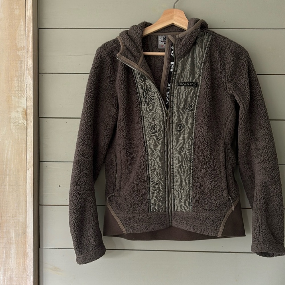 BLACK YAK hooded fleece